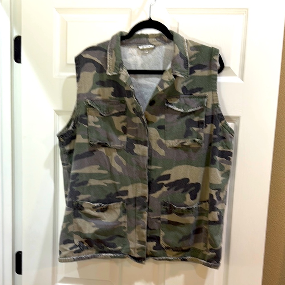 Camouflage Plus Size Cargo Vest